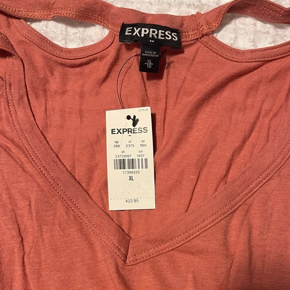 Express Shoulder Cutout Tank Top - Picture 3 of 3